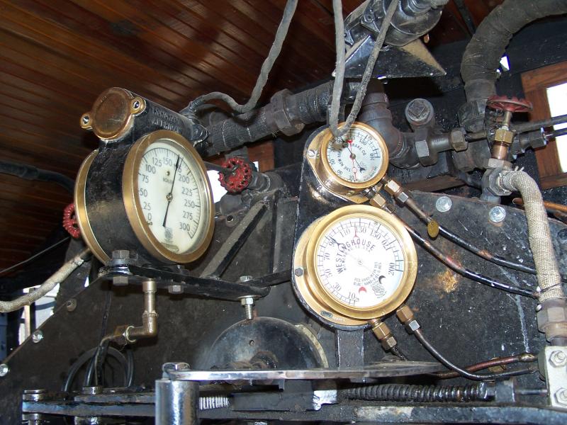 Brass is beautiful, what beautiful old gauges!