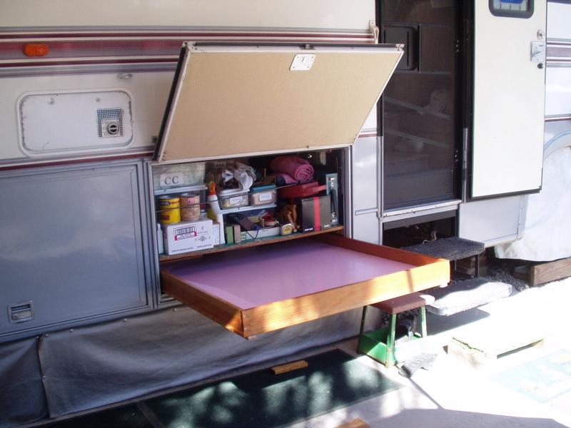 000 Layout Tray in Motorhome Storage Compartment