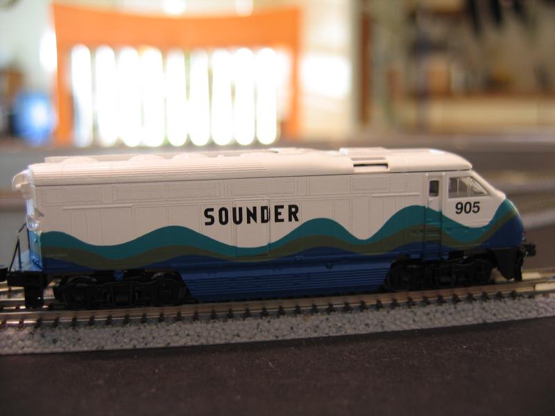 AZL Sounder #905, passenger cars
