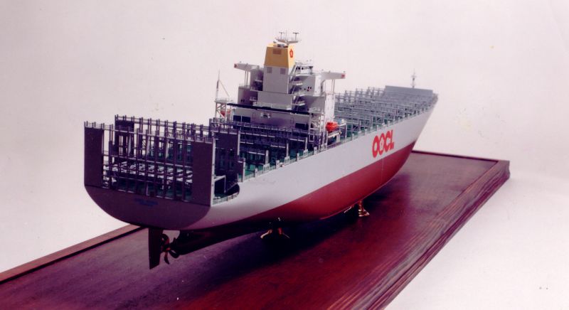 Z scale OOCL Container Ship