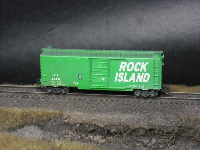 Another re-paint: RI 40' Boxcar