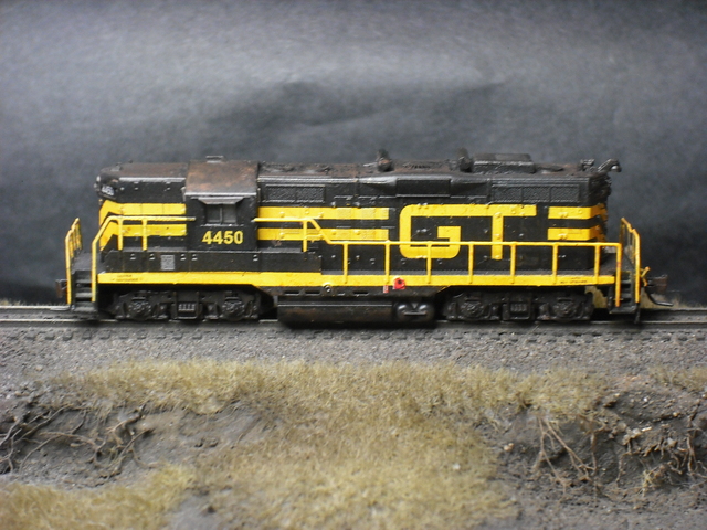 GTW GP9 in black & yellow